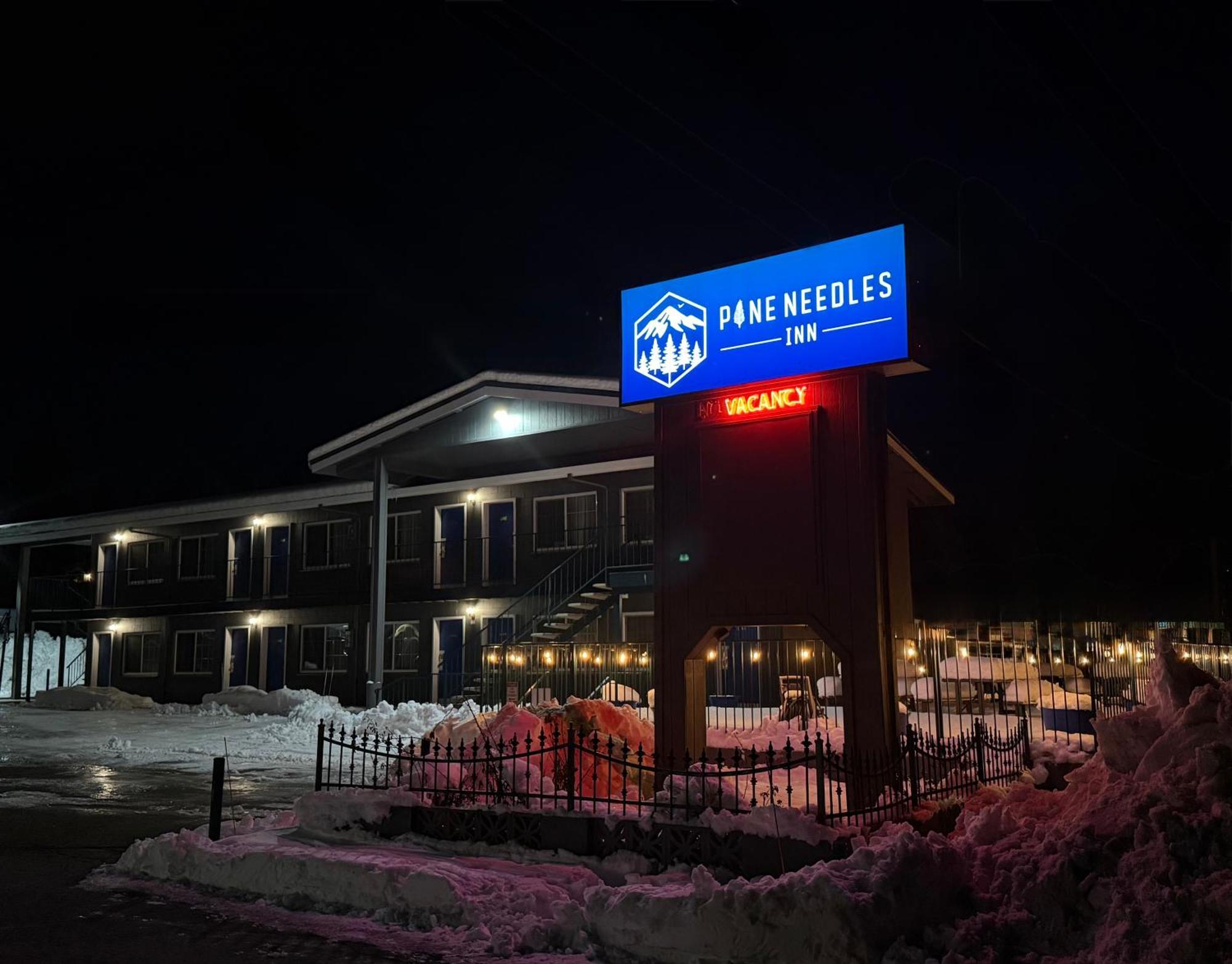 Pine Needles Inn Mount Shasta Buitenkant foto