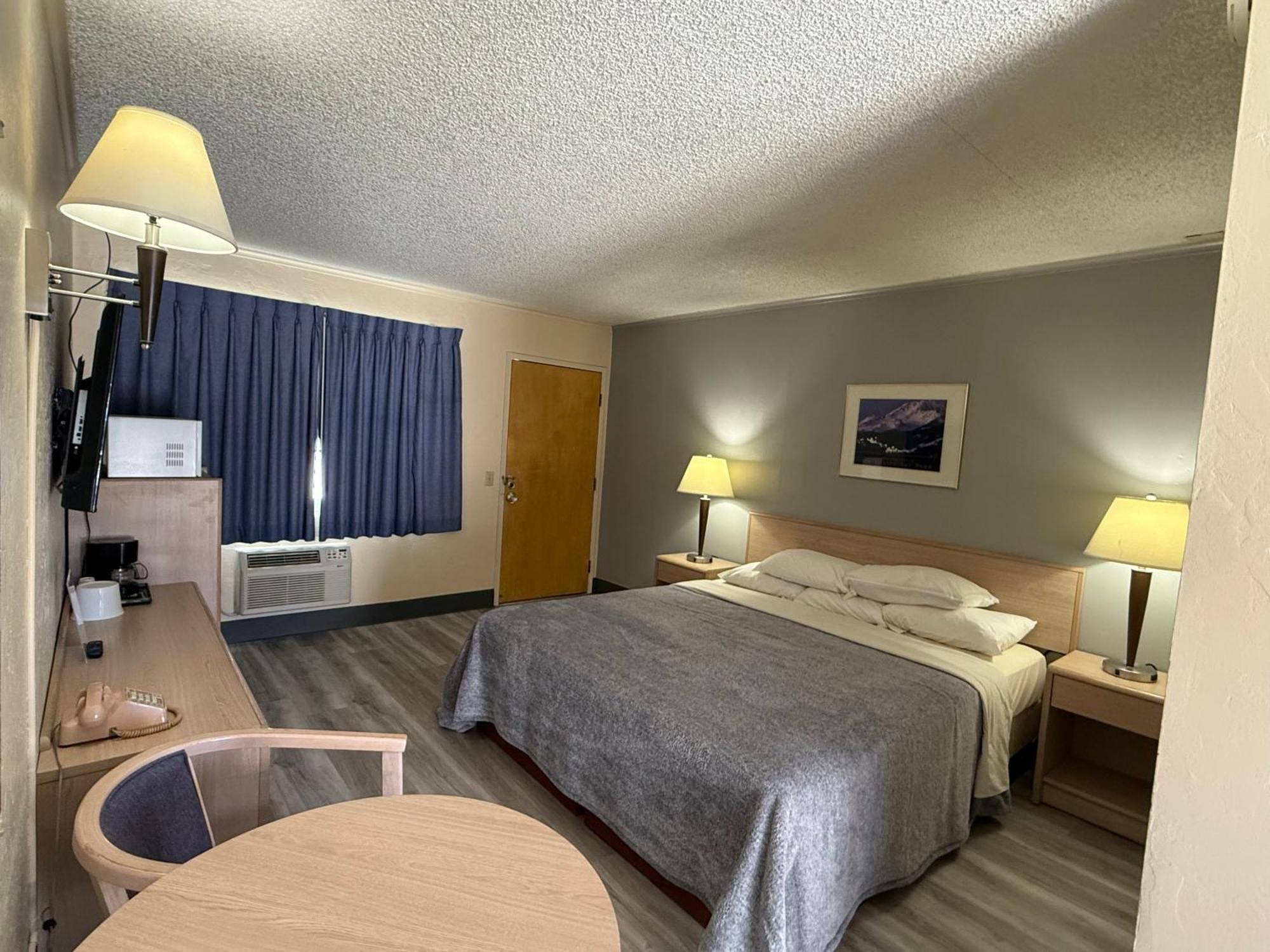 Pine Needles Inn Mount Shasta Buitenkant foto