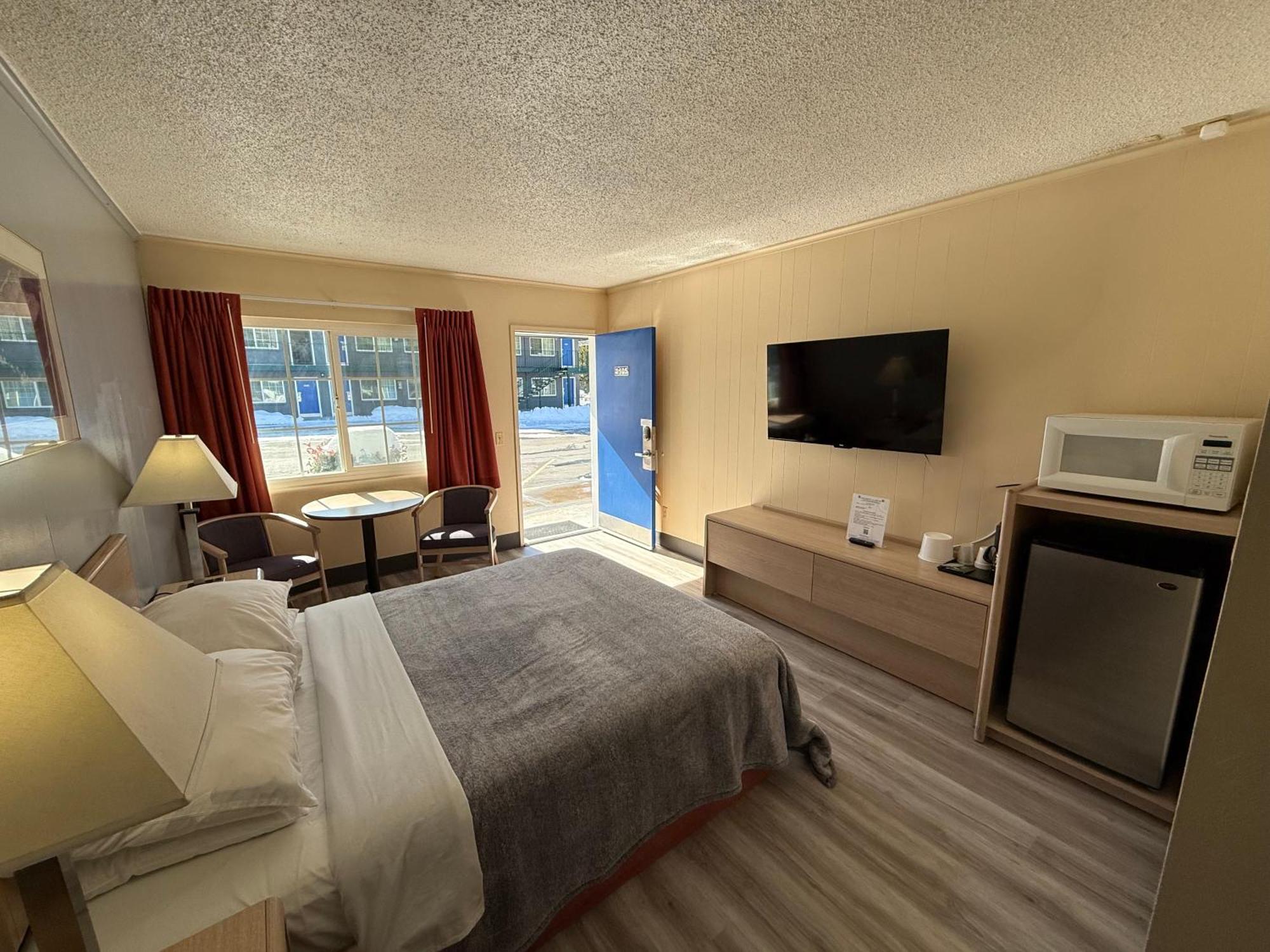 Pine Needles Inn Mount Shasta Buitenkant foto