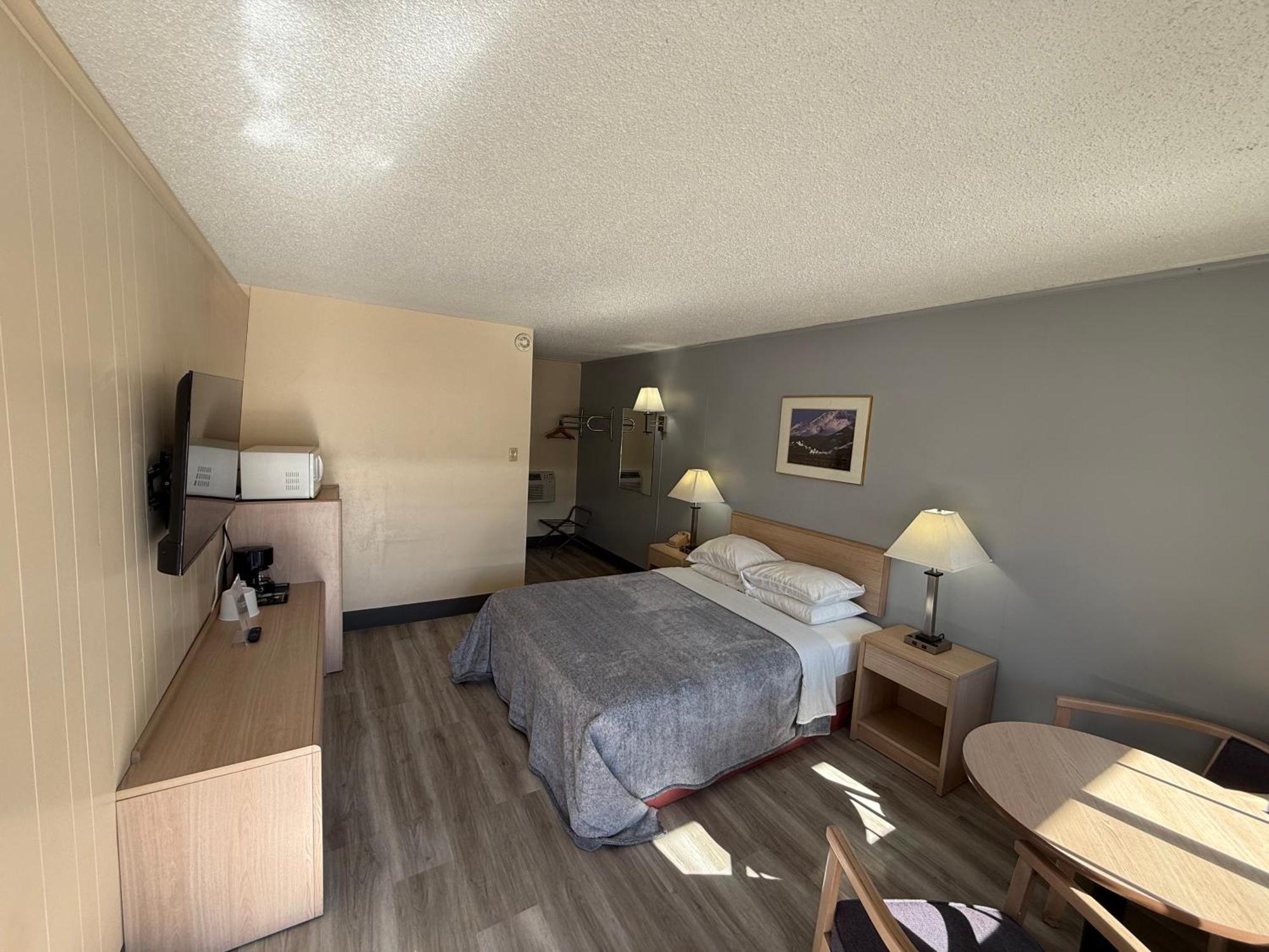 Pine Needles Inn Mount Shasta Buitenkant foto