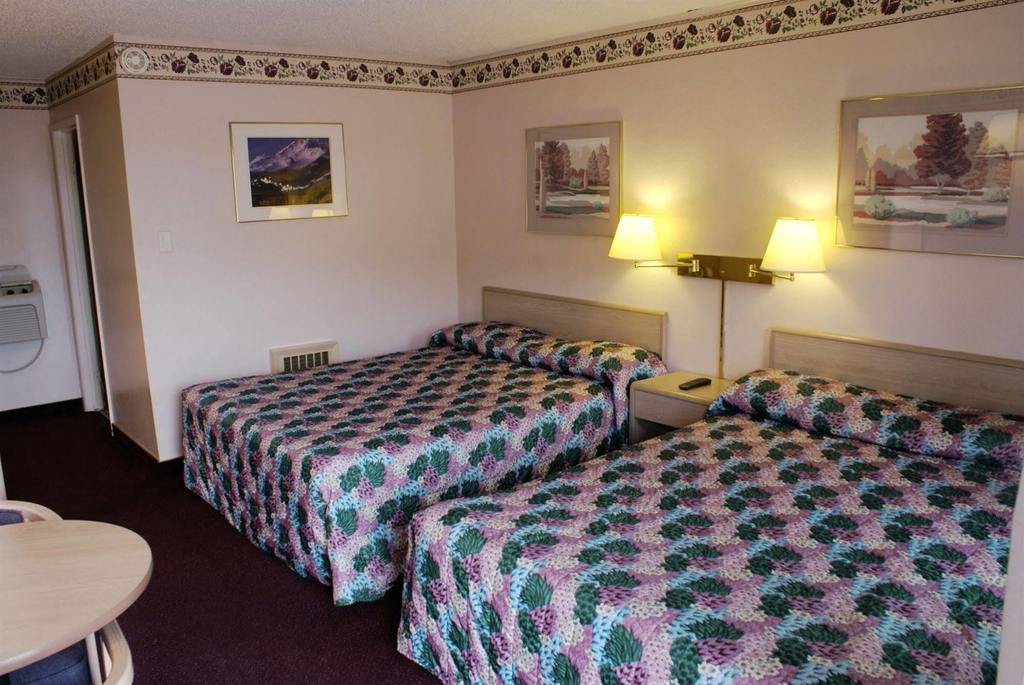 Pine Needles Inn Mount Shasta Buitenkant foto