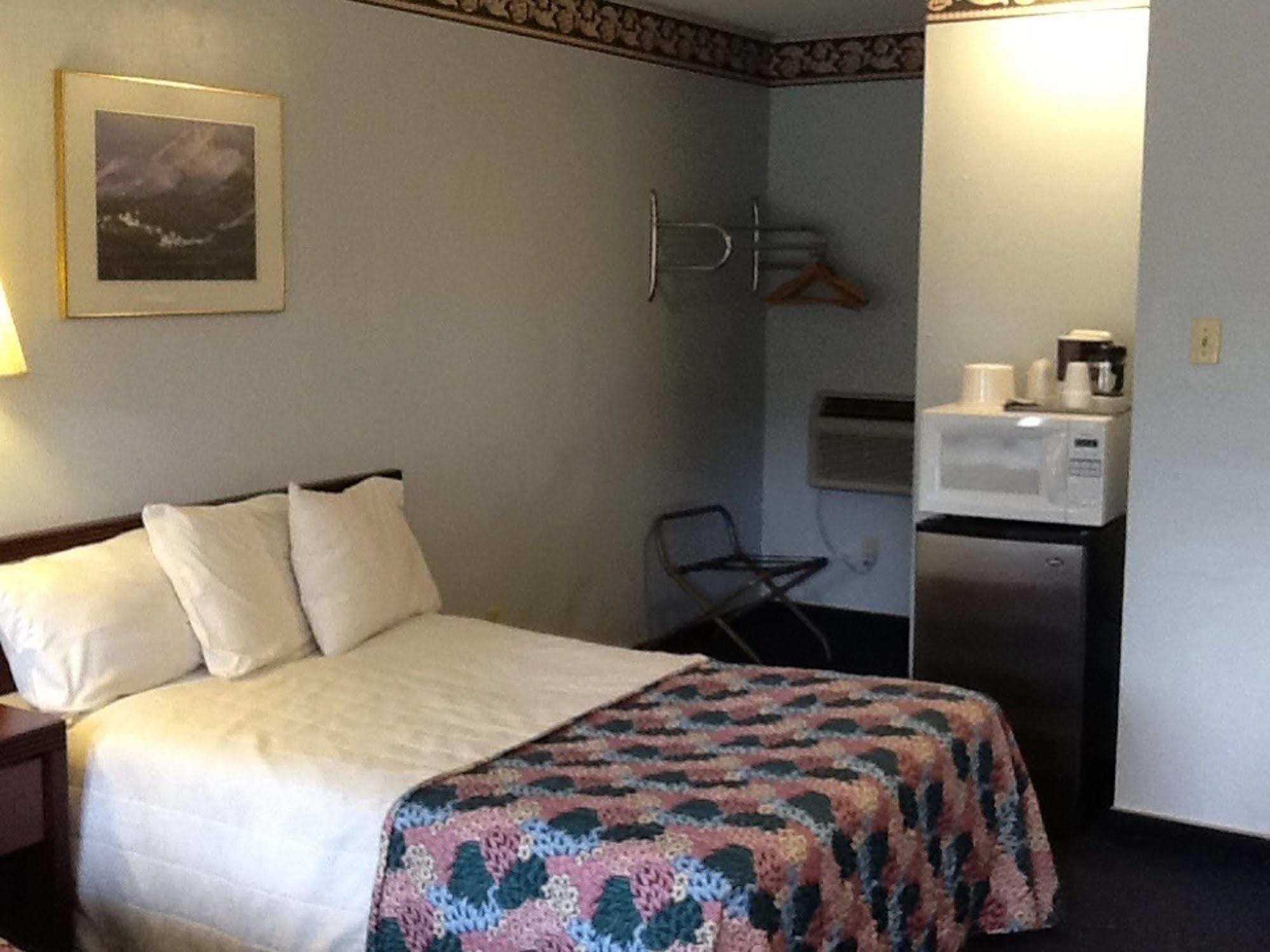 Pine Needles Inn Mount Shasta Buitenkant foto